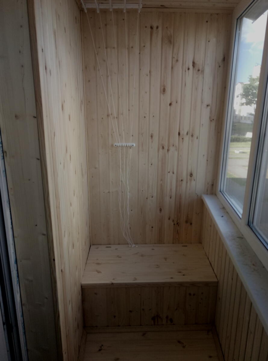 Отделка балкона вагонкой