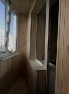 Отделка балкона вагонкой