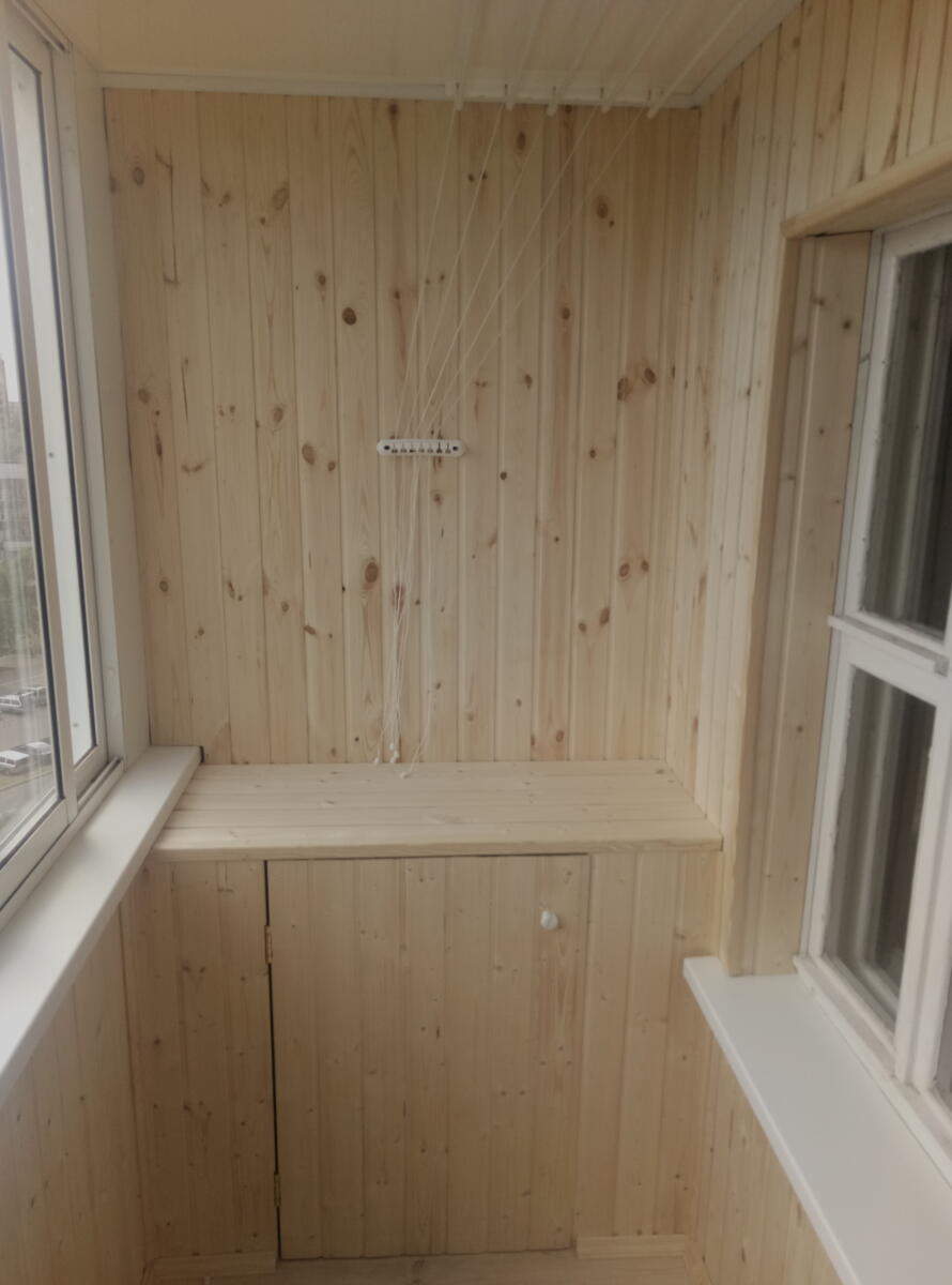 Отделка балкона вагонкой