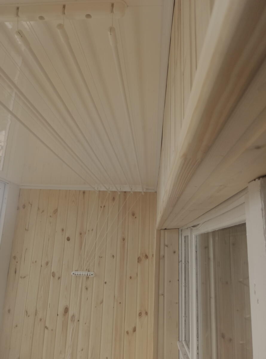 Отделка балкона вагонкой