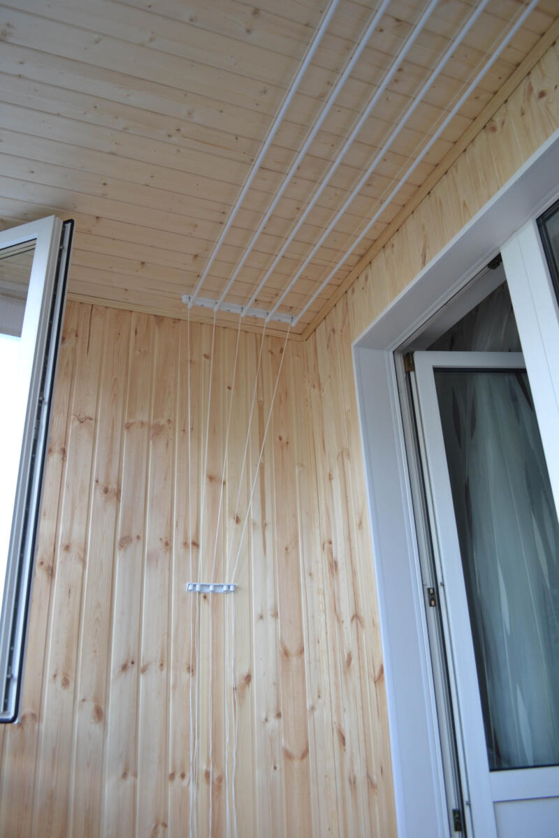 Отделка балкона вагонкой