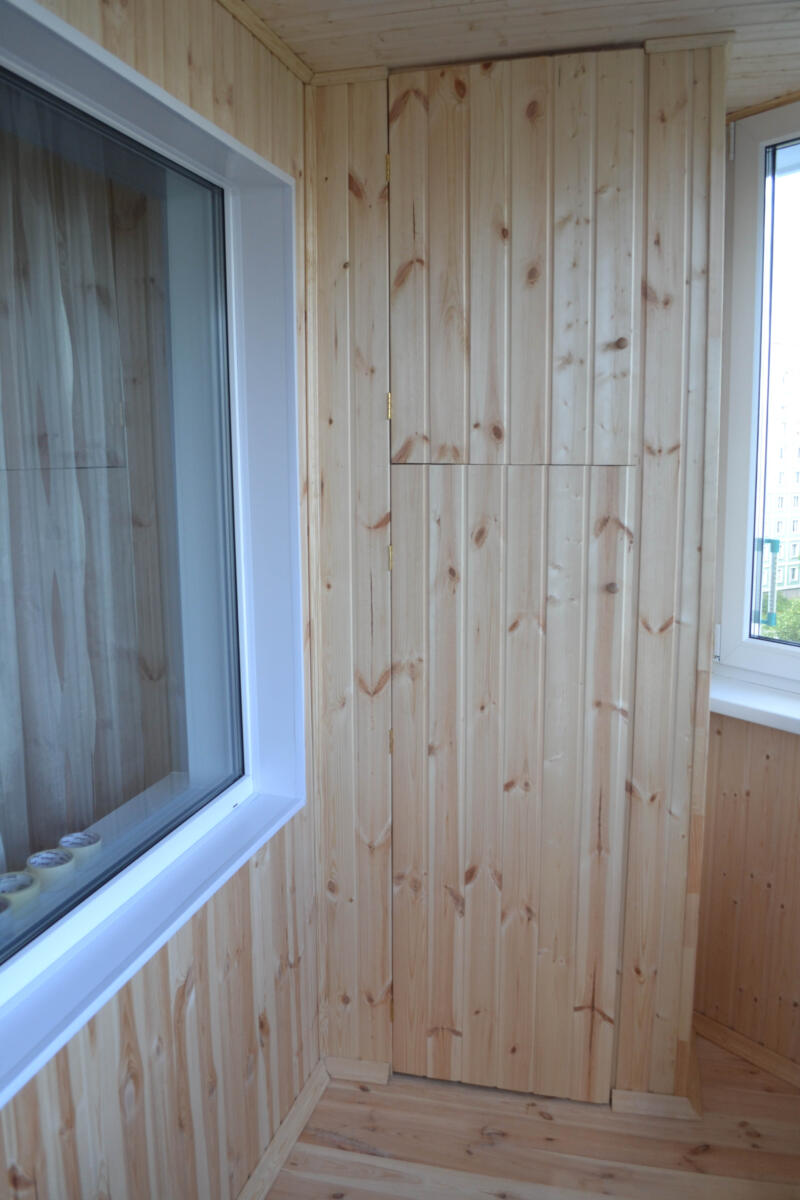 Отделка балкона вагонкой