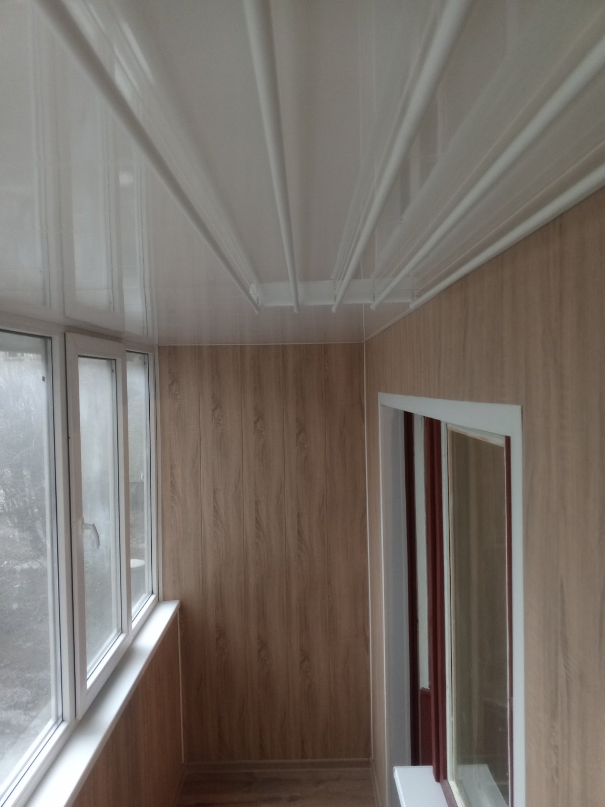 Отделка лоджии панелями ПВХ